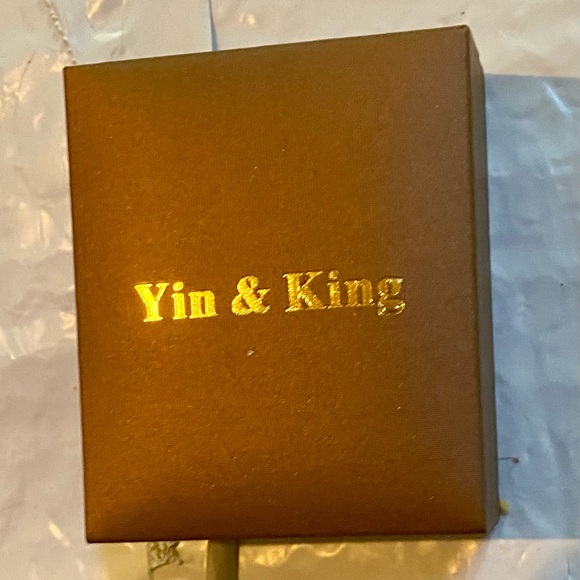 🔥Yin & King Silver Tone Necklace🔥 NIB - Picture 8 of 9